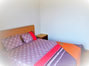 0B | 3 bedrooms, in-room safe, soundproofing, iron/ironing board - Villa Vivian (Saronikos)