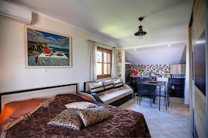 Elite Villa, Multiple Bedrooms, Private Pool, Sea View | Free minibar, desk, soundproofing, iron/ironing board - Villa Laskari With Sea View (Nea Propontida)