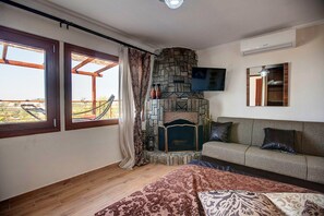 Minibar con artículos gratuitos, escritorio y sistema de insonorización 