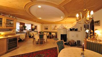 包含每日自助早餐