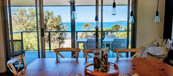 Holiday house right on Mollymook beach