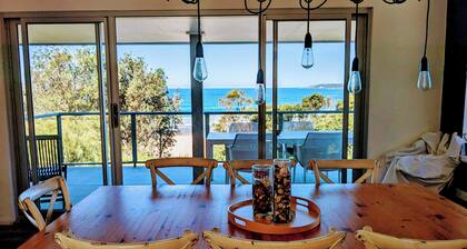 Holiday house right on Mollymook beach