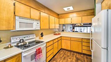 Fridge, microwave, stovetop, dishwasher
