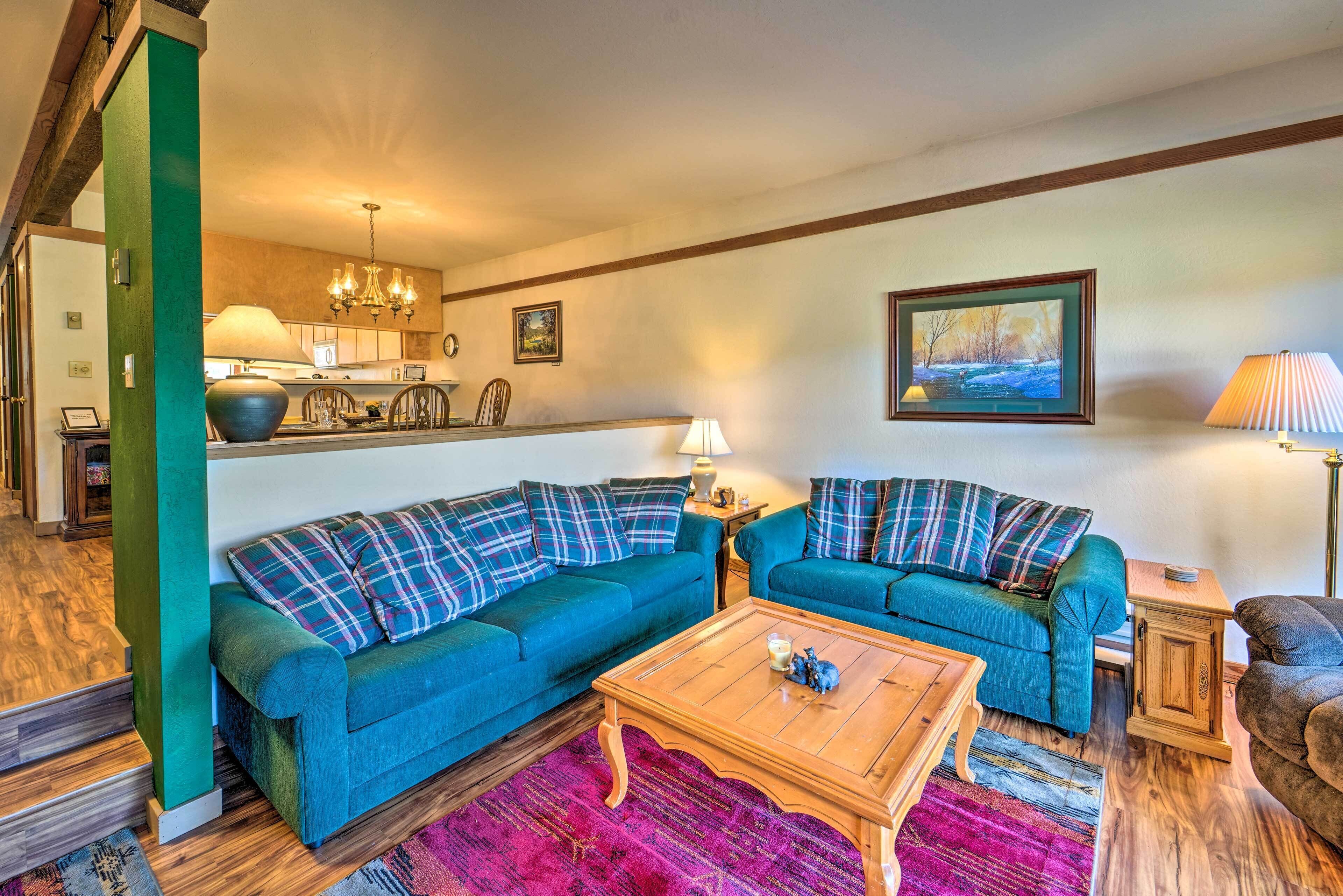 TV, fireplace, DVD player, books