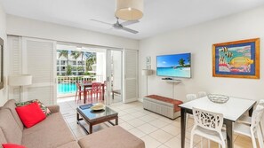 Smart TV - SHILOH AT THE BEACH CLUB (Cairns)