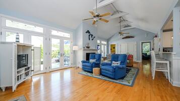 TV, fireplace, DVD player