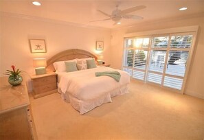 3 bedrooms, iron/ironing board, free WiFi, bed sheets - BY THE SEA VACATION VILLAS 3 BED WATERFRONT/ POOL Exclusive Bermuda Riviera location (Fort Lauderdale)