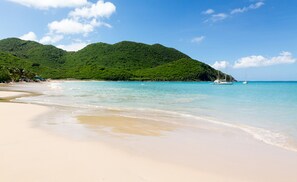 Sun loungers, beach towels - LUXURY VILLA! HIGHEST GUEST RATINGS ON ISLAND!  DISCOUNTED SUMMER RATES! (Guana Bay)