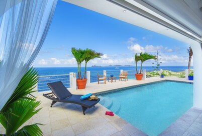 LUXURY VILLA! HIGHEST GUEST RATINGS ON ISLAND!  DISCOUNTED SUMMER RATES!