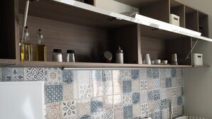 A kitchen with a tiled backsplash, a sink, and a countertop. - Independent studio near Santa Maria Novella Train Station (Firenze)