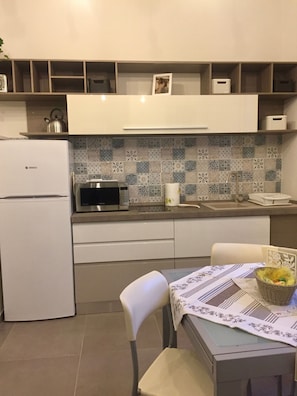 Fridge, microwave, stovetop, coffee/tea maker