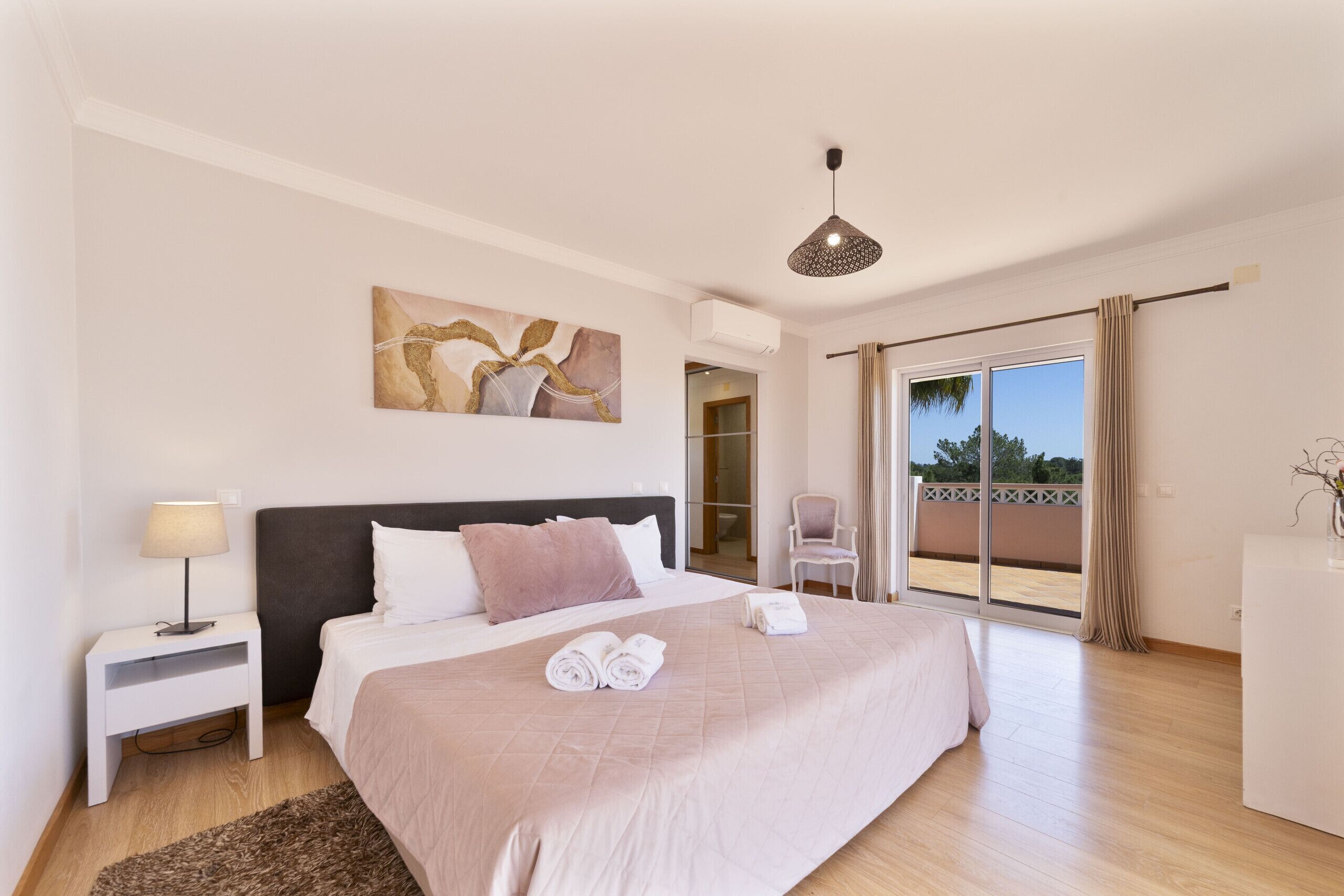 4 bedrooms, iron/ironing board, free WiFi