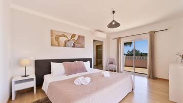 4 bedrooms, iron/ironing board, free WiFi