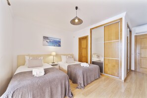 4 Schlafzimmer, Bügeleisen/Bügelbrett, kostenloses WLAN