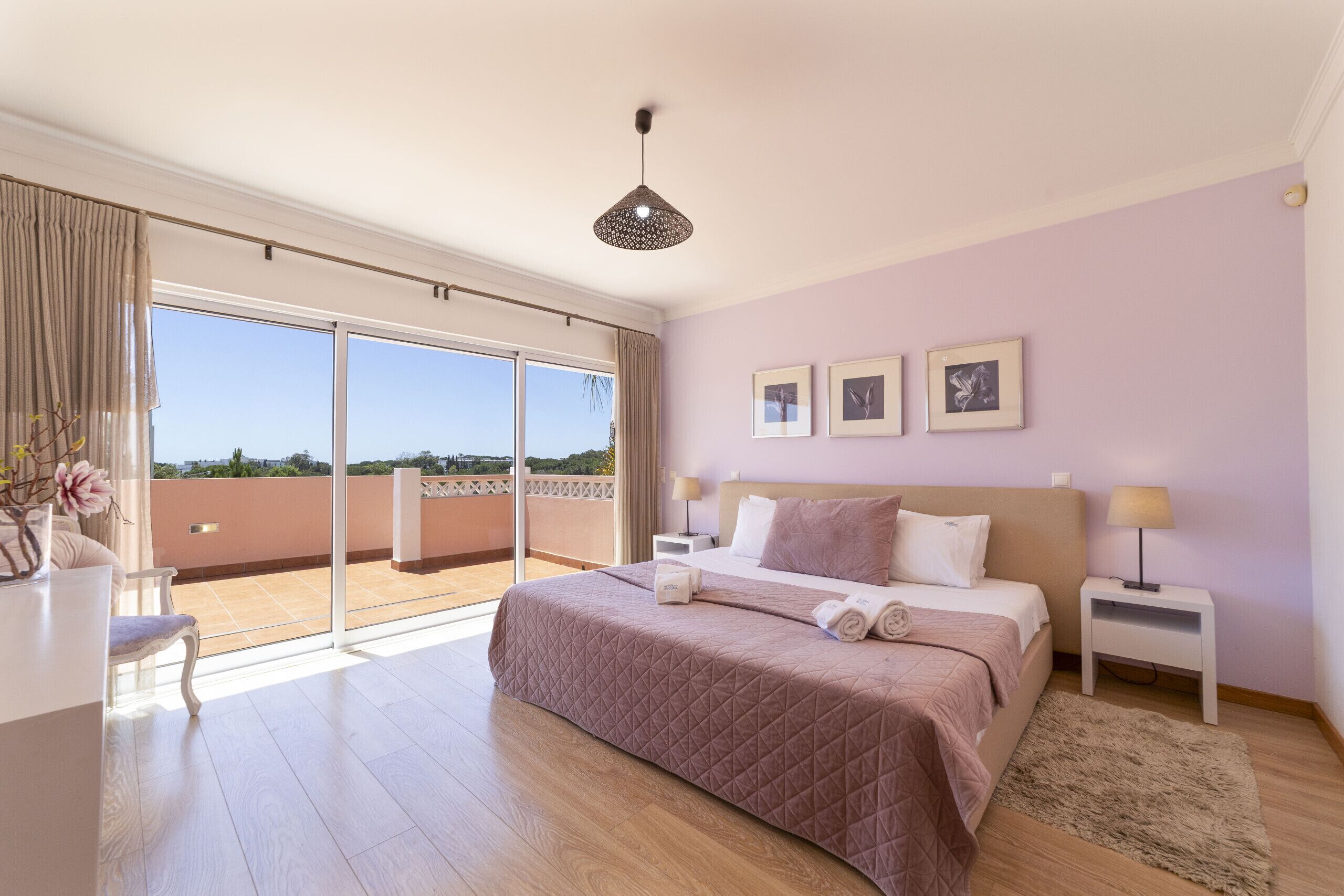 4 bedrooms, iron/ironing board, free WiFi