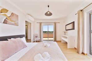 4 Schlafzimmer, Bügeleisen/Bügelbrett, kostenloses WLAN