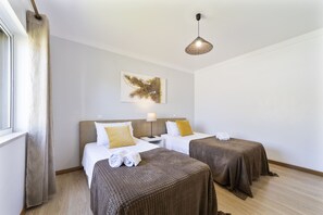 4 bedrooms, iron/ironing board, free WiFi