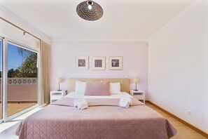 4 室のベッドルーム、アイロン / アイロン台、WiFi (無料)