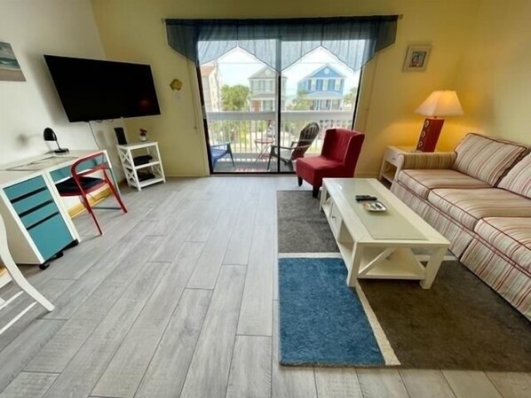 Fernseher, DVD-Player, Bücher