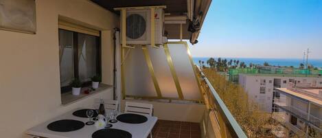 تناول الطعام بالخارج