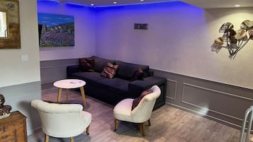 TV, fireplace, stereo