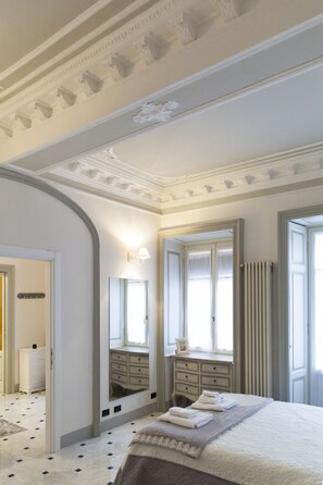 3 bedrooms, in-room safe, desk, iron/ironing board - THE COMO SECRET GARDEN charming in the heart of Como near monuments and lake (Como)