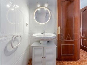 Bathroom - 131-POMPEYO II. Apartment located in Cambrils only 300m from the beach (Cambrils)