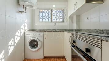 Fridge, microwave, oven, cookware/dishes/utensils