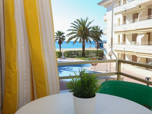 121 - COLIBRI - TWO BEDROOM APARTMENT WITH VIEWS TO THE SEA AND SWIMMING POOL