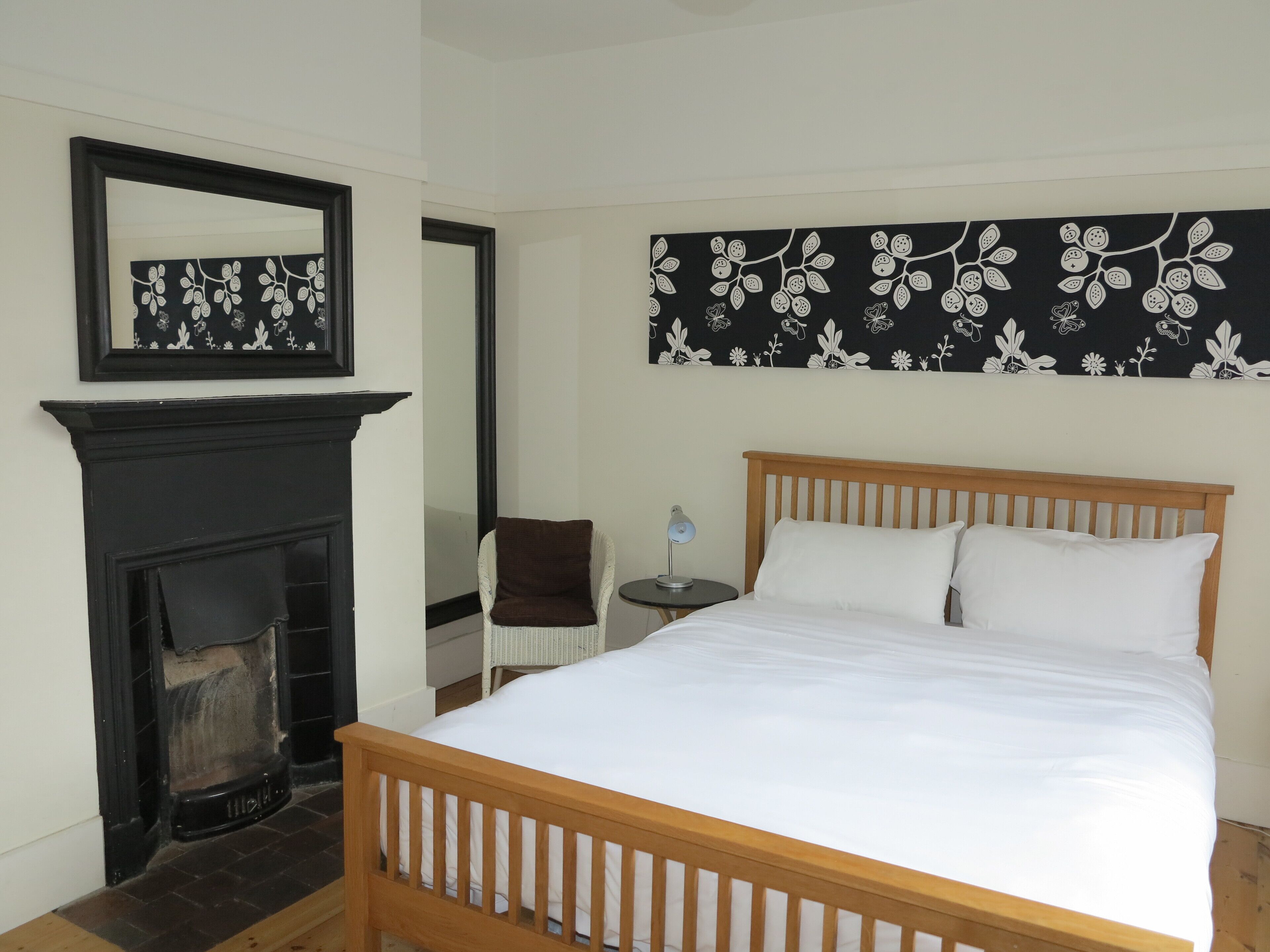 4 bedrooms, desk, iron/ironing board, WiFi