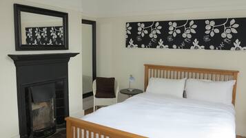 4 bedrooms, desk, iron/ironing board, WiFi