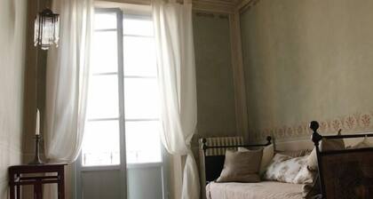 Maison de style typique dans l'une des rues historiques du centre de Lucques