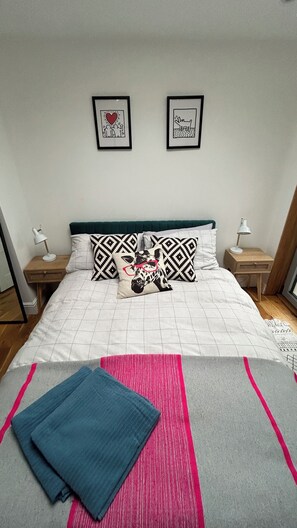 2 chambres, fer et planche à repasser, lit parapluie, Wi-Fi gratuit