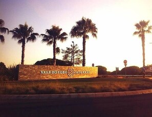 Exterior - Stunning Villa  Sea Views, UK TV, Wifi, Air Con, Heating, 3 min Walk to Beach (Vale de Lobo)