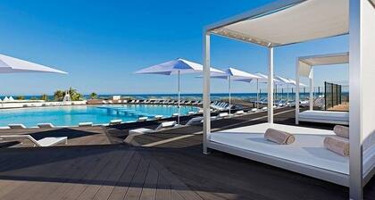 Stunning Villa Sea Views, UK TV, Wifi, Air Con, Heating, 3 min Walk to Beach