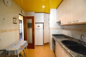 Refrigerador, microondas, horno, cafetera/tetera