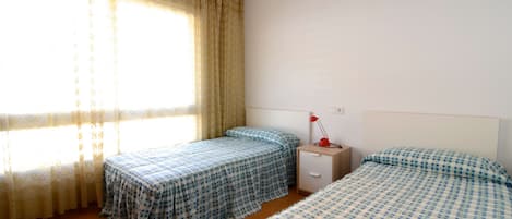 1 Schlafzimmer, Bügeleisen/Bügelbrett, Bettwäsche