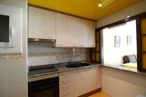 Fridge, microwave, oven, coffee/tea maker