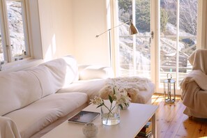 5 bedrooms, iron/ironing board, free WiFi, bed sheets - Beautiful, well maintained, well planned.  (Ellös)