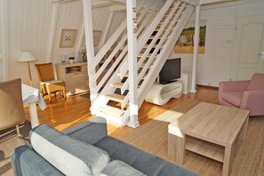 TV - Tent roof house - very close to the beach - with fiber optic W-LAN - - with fence in sunny (Damp)