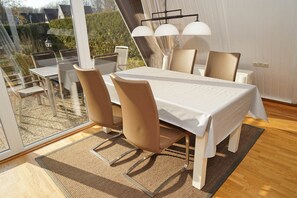 Dining - Tent roof house - very close to the beach - with fiber optic W-LAN - - with fence in sunny (Damp)