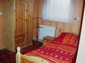 2 bedrooms, bed sheets