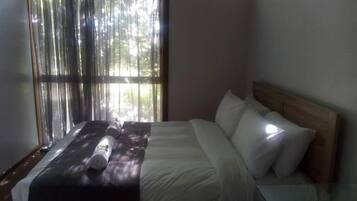 Cottage, 3 Bedrooms, Ensuite | Egyptian cotton sheets, premium bedding, individually decorated