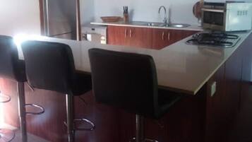 Cottage, 3 Bedrooms, Ensuite | Private kitchen | Fridge, microwave, stovetop, cookware/dishes/utensils