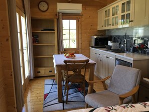 Deluxe Studio, 1 King Bed, Accessible, Garden View | Living area