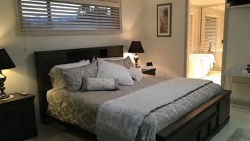 Deluxe Room (The Regal Room) | 1 bedroom, premium bedding, individually decorated