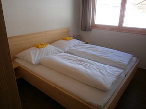 3 chambres, lit parapluie, Wi-Fi, draps fournis