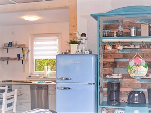 Fridge, oven, dishwasher, coffee/tea maker