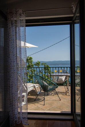 Interior - Charming stone house with panoramic sea and mountain view (Lokva Rogoznica)
