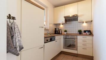 KĂŒhlschrank, Mikrowelle, Ofen, GeschirrspĂŒler